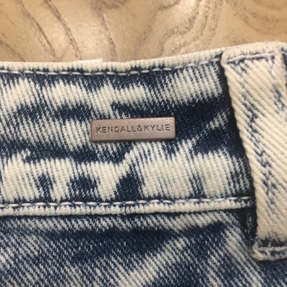 Kendall & Kyle distressed denim short - Picture 8 of 8